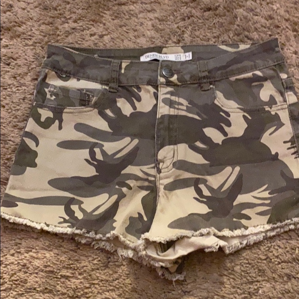 Shorts - Picture 6 of 6